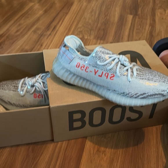 Yeezy 350 blue tint - Picture 1 of 2